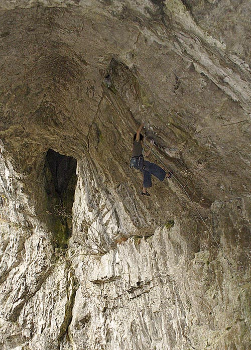 Adam Ondra ve své cestě Zbytky nad zvratky, 10, na Býčí skále