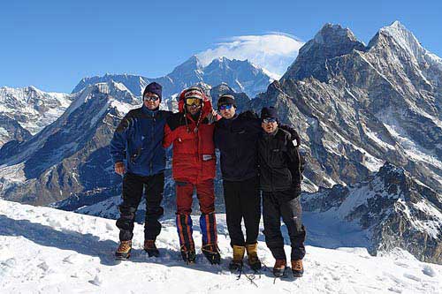 Účastníci výstupu na Mera Peak