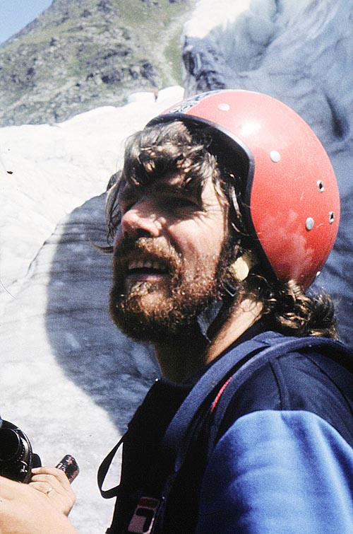 A pak že je Reinhold komerčák. Přilbu Cassida propagoval zcela zadarmo