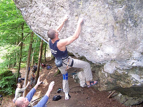 Volker Schöffl v cestě Stromlinie 9 na Marientaler Wande, Pottenstein.