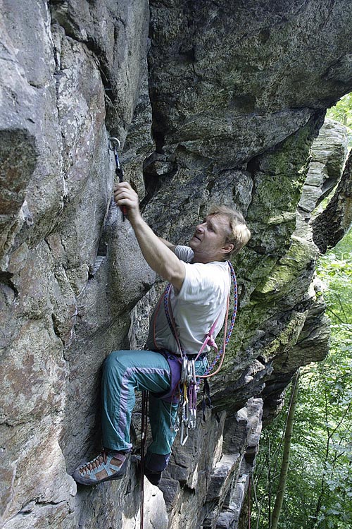 Původně Kácovská spára, s Algenovým cvočkem přejmenovaná na "Co přináší řeka"
