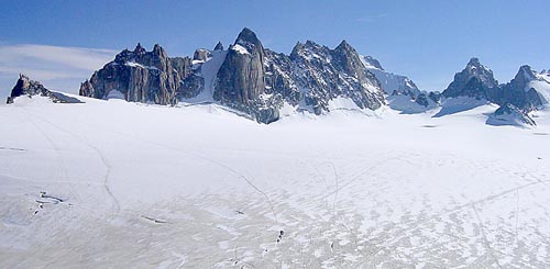 Aiguilles Dorées z verandy Cabane du Trient