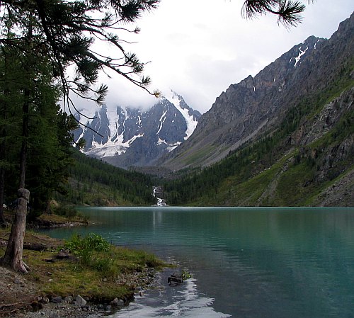 Jezero Dolní Šavlinské, v mracích se skrývá Krasavica