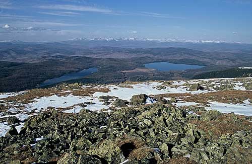 Na obzoru masiv hory Kürküre-Bažy 3110 m.n.m.