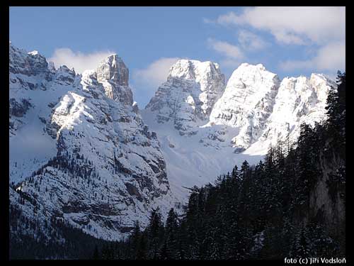 Cristallo a Cristallinoscharte (vlevo od Cristalloscharte)