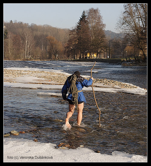 Do skal s umytýma nohama!