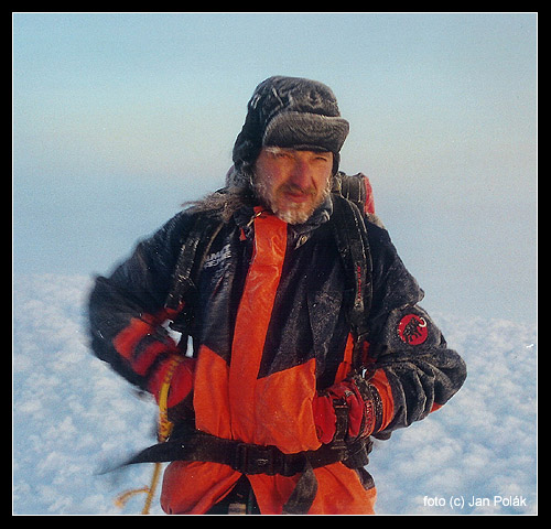 Cotopaxi - Někdy je z tváří zachycených navrcholových fotografií obtížné vyčíst radost z dobytého vrcholu...