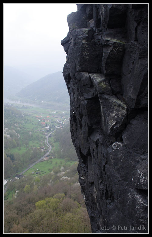 Východní stěna - převislá stěna u 3. borháku