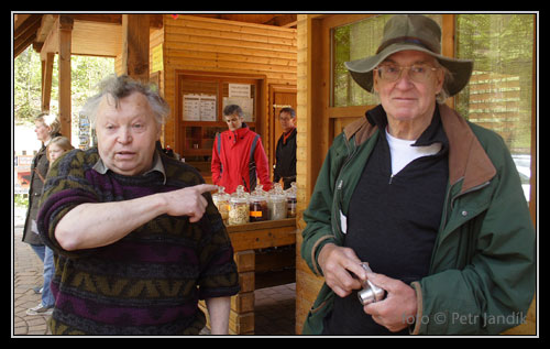 Nemůže se lézt a proto nemůžete do skal jako horolezci, říká strážce pokladny, pan  Koťátko.