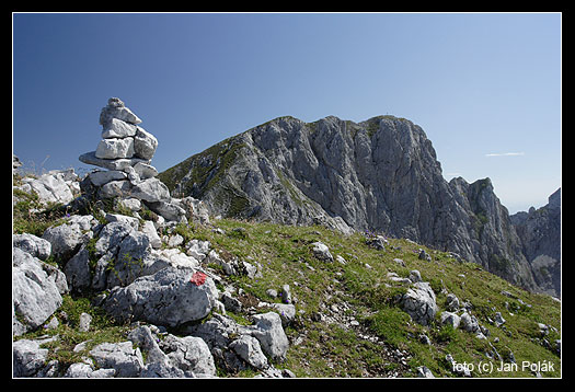 Sonneck (2 260 m) - Na obzoru je tušit vrcholový kříž