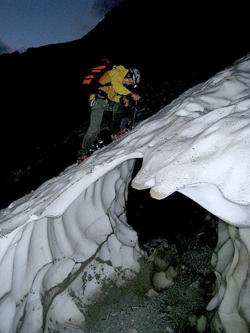 David Lama na nástupu časně ráno