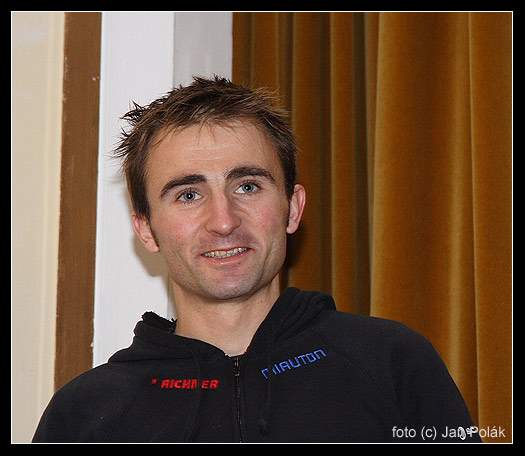 Ueli Steck při přednášce...