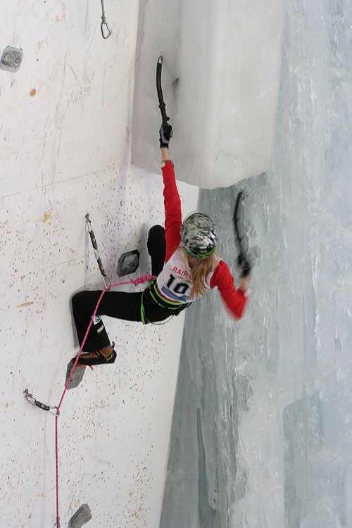 Saas Fee světový pohár 2009, Lucka Hrozová dosahuje svislý kvádr