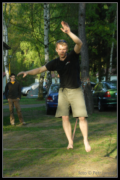 PADání 2009 slacklajna v kempu v Jesenici