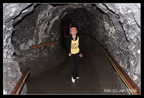 Na několika místech musel být vyražen tunel
