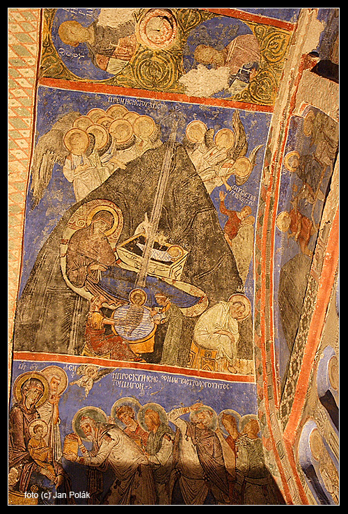Blankytná modř fresek v kostele Tokah Kilise (Pokřivený kostel)