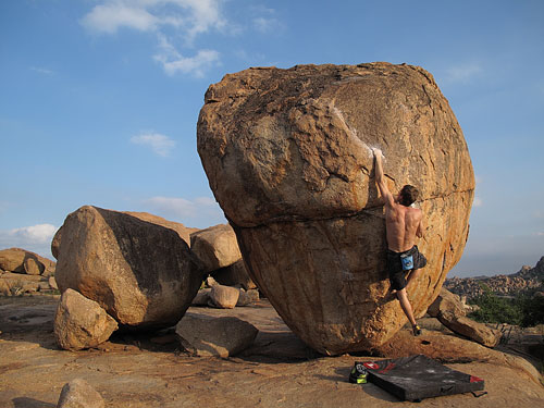 <!-- Hampi bouldering-->Honza "Horáček" Horák, sektor ACCES DENIED, jméno boulderu Sunslooper SD 6b+