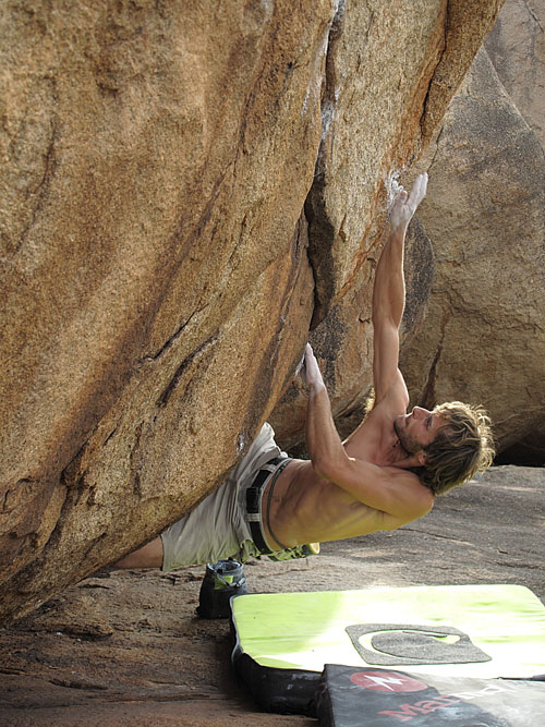 <!-- Hampi bouldering-->Sektor TOP PLATEAU, boulder Perfect Crack SD, 7b, Tomajda