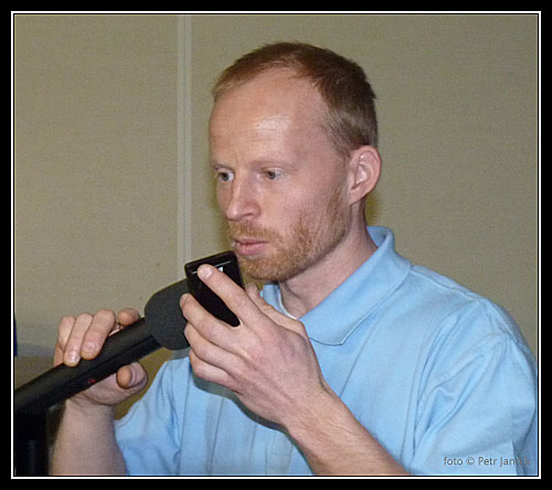 Petr Resch telefonuje s Adamem Ondrou