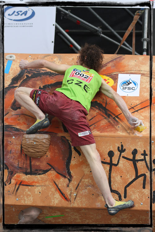 Boulder WC Moskva, Adam Ondra v kvalifikaci na boulderu 4 