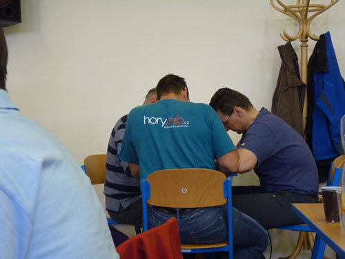 Volební komise sčítá hlasy
