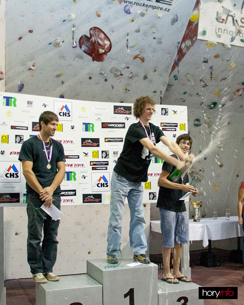 Adam kropí