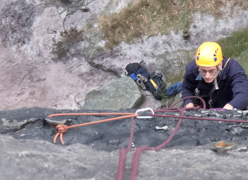 Bussardwand, Südwand - Přes převis a po menšícj ale dobrých chytech ke 3. a 4. kruhu.