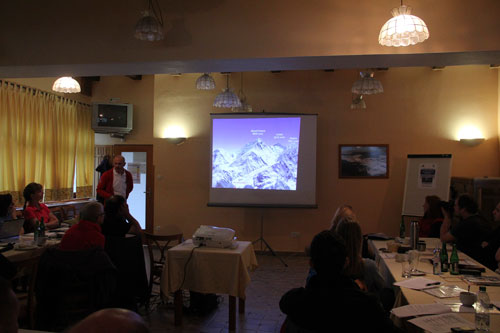 Panoramatický snímek oblasti Everestu a Lhotse
