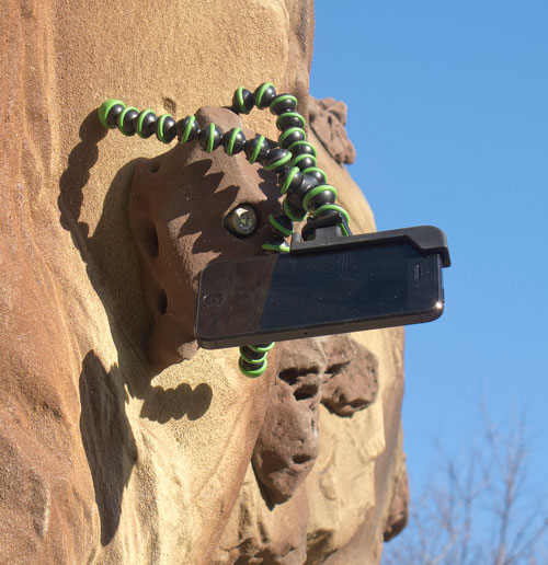 GorillaPod s držákem Glif pro iPhone 5 v chytu