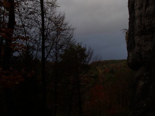 Změna počasí byla fakt prudká a výrazná. Obloha nevěštila nic dobrého.