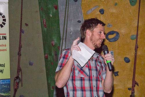 Tommy Caldwell s externím záznamovým zařízením papírového typu