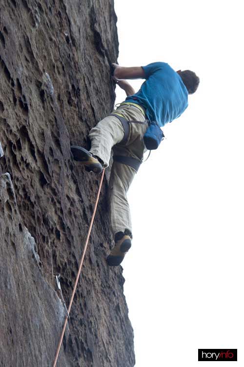 Tommy Caldwell, zbývá nakulení do žlábku a je konec