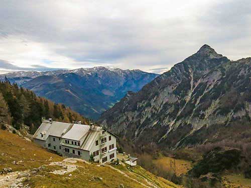 Winterraum Prielshutzhausu nabízí parádní komfort, 8 míst a šest spolunocležníků:-)