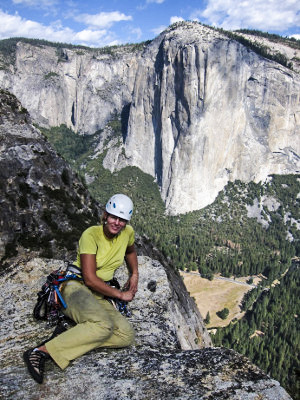 Na Cathedral rocks, v pozadí El Capitan