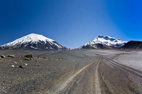 BOLIVIA, 13.6.–14.7.2013 - Sajama. Cestou do basecampu pod Parinacotu. Parinacota (6342), Pomerape (6282).