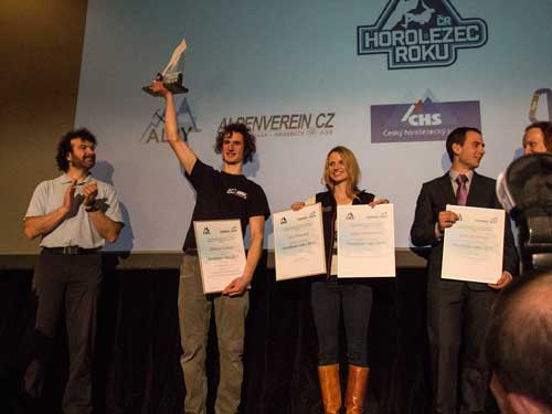 Horolezci roku: Adam Ondra, Lucka Hrozová s diplomem i pro bráchu Libora, Honza Zbranek a Dušan Janák