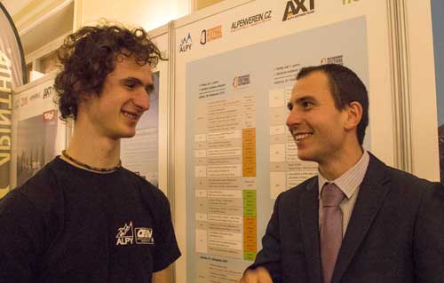 Adam Ondra, vítěz Světového poháru a Honza Zbranek, který mu na to stavěl některé cesty