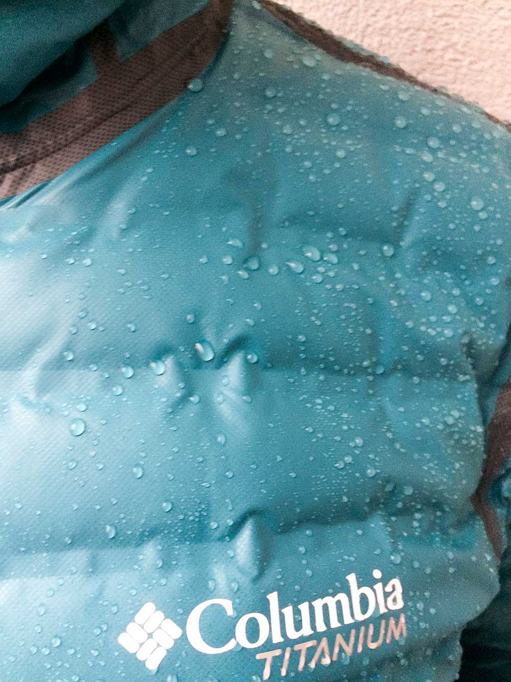 Voda zůstává na povrchu. OutDry system