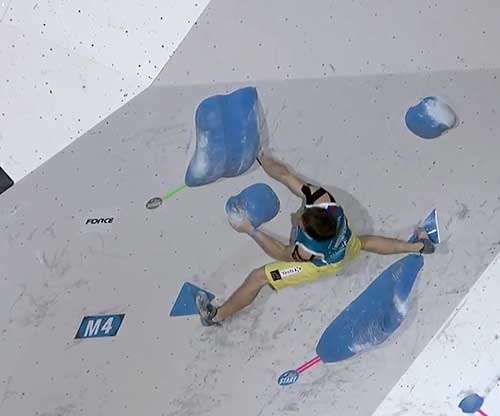 Alexej Rubcov ve 4. boulderu