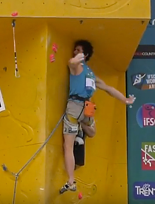 Adam Ondra při nouhendu